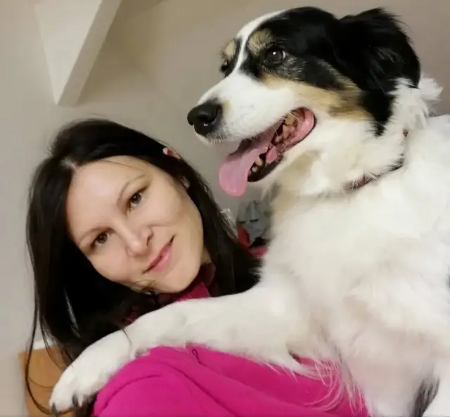 Majiteľka Sakovho vrchu so psom